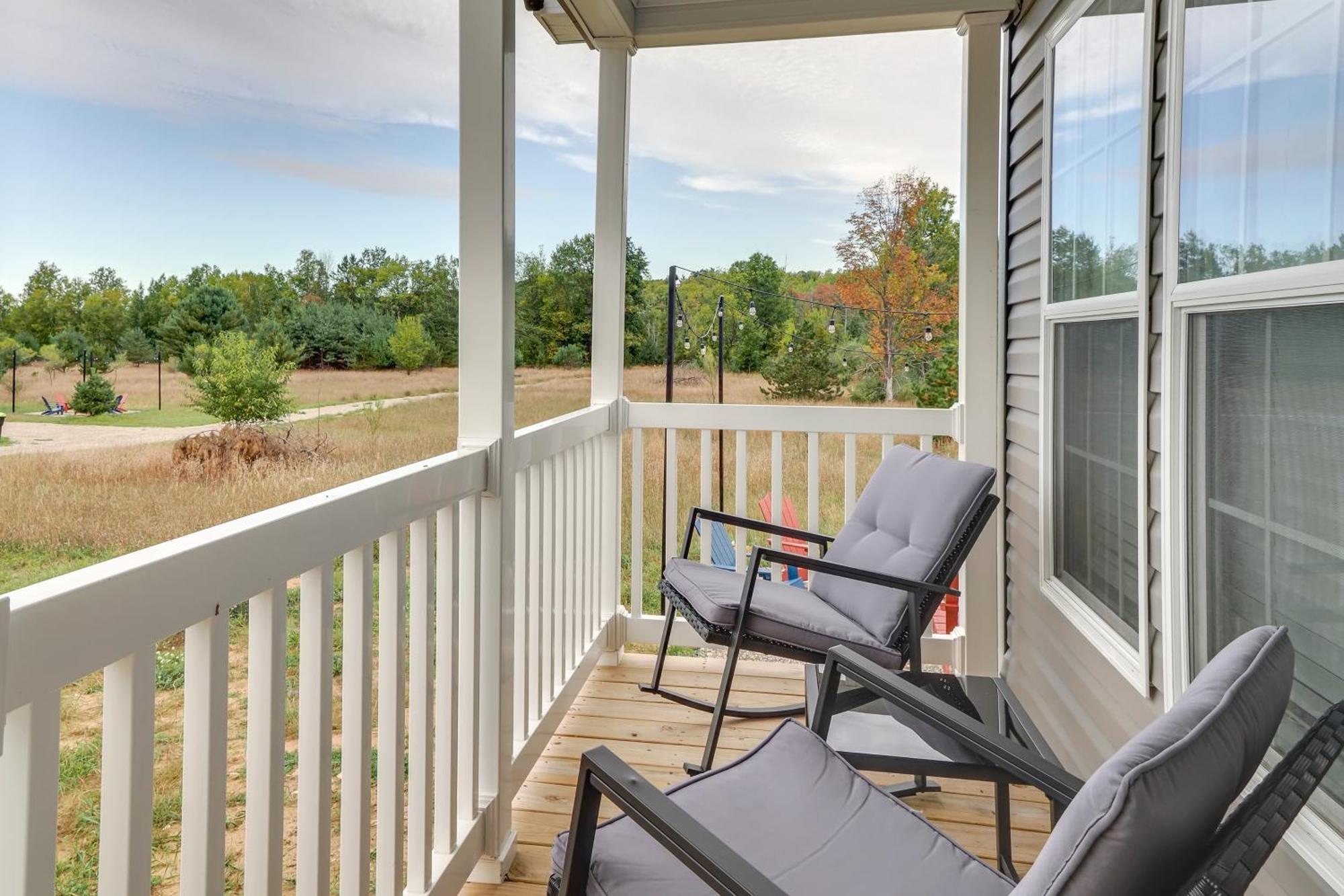 Family Home In Rapid City About 4 Mi To Torch Lake! エクステリア 写真