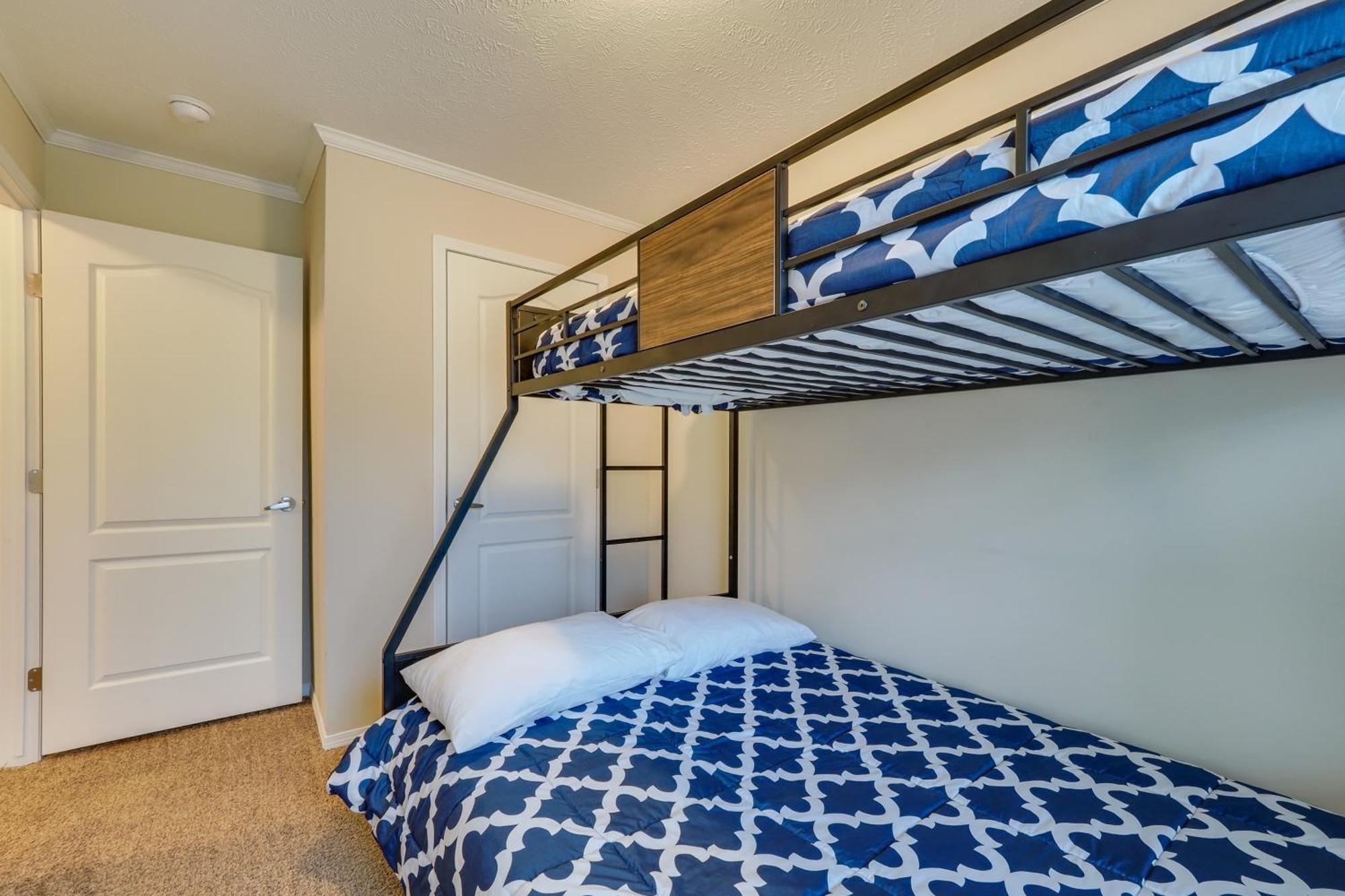 Family Home In Rapid City About 4 Mi To Torch Lake! エクステリア 写真