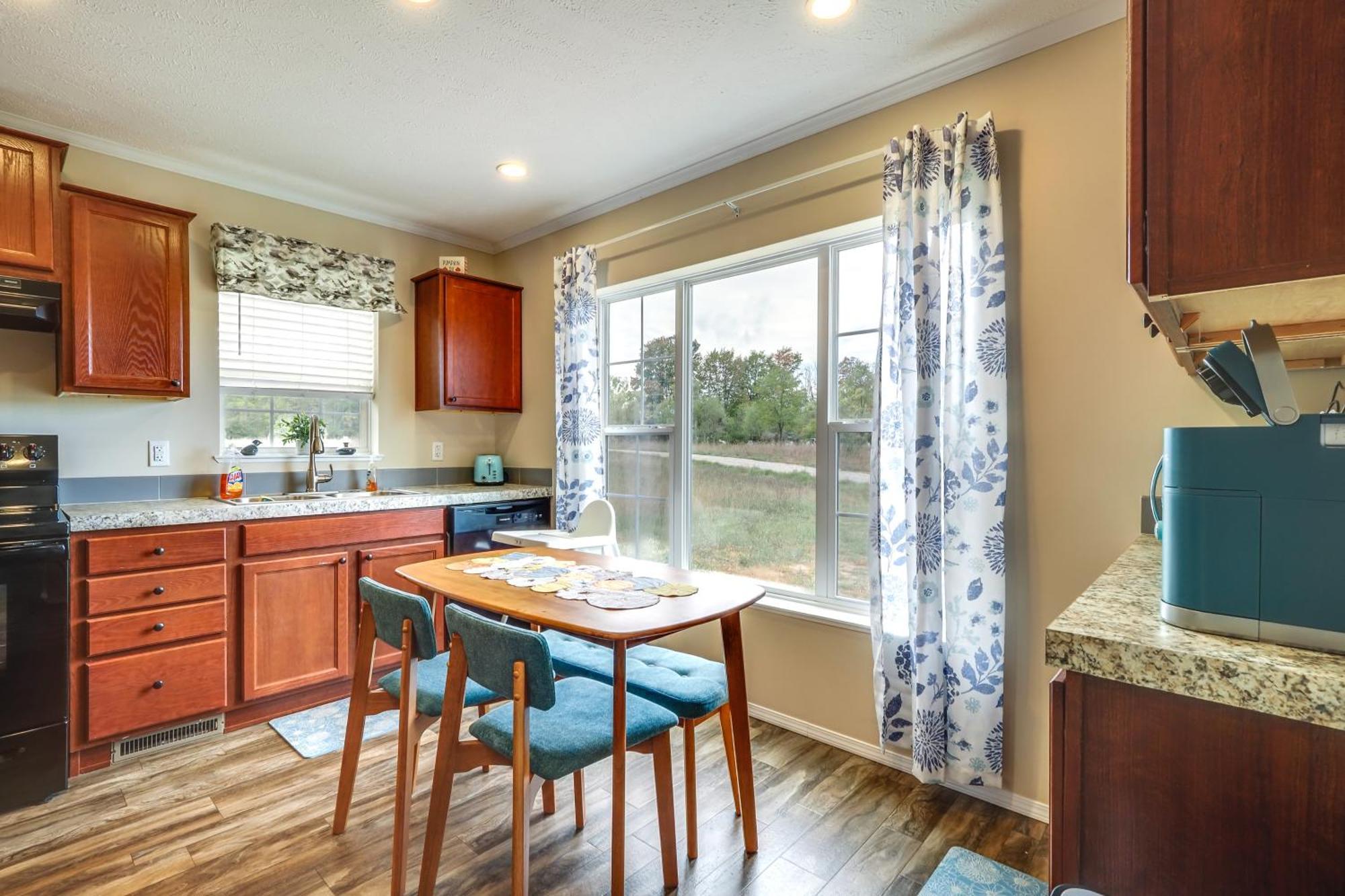 Family Home In Rapid City About 4 Mi To Torch Lake! エクステリア 写真