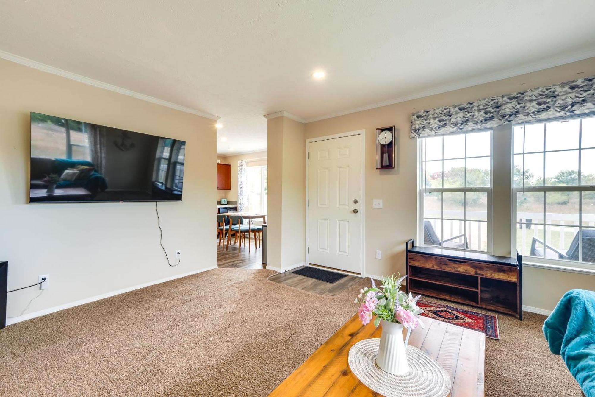 Family Home In Rapid City About 4 Mi To Torch Lake! エクステリア 写真