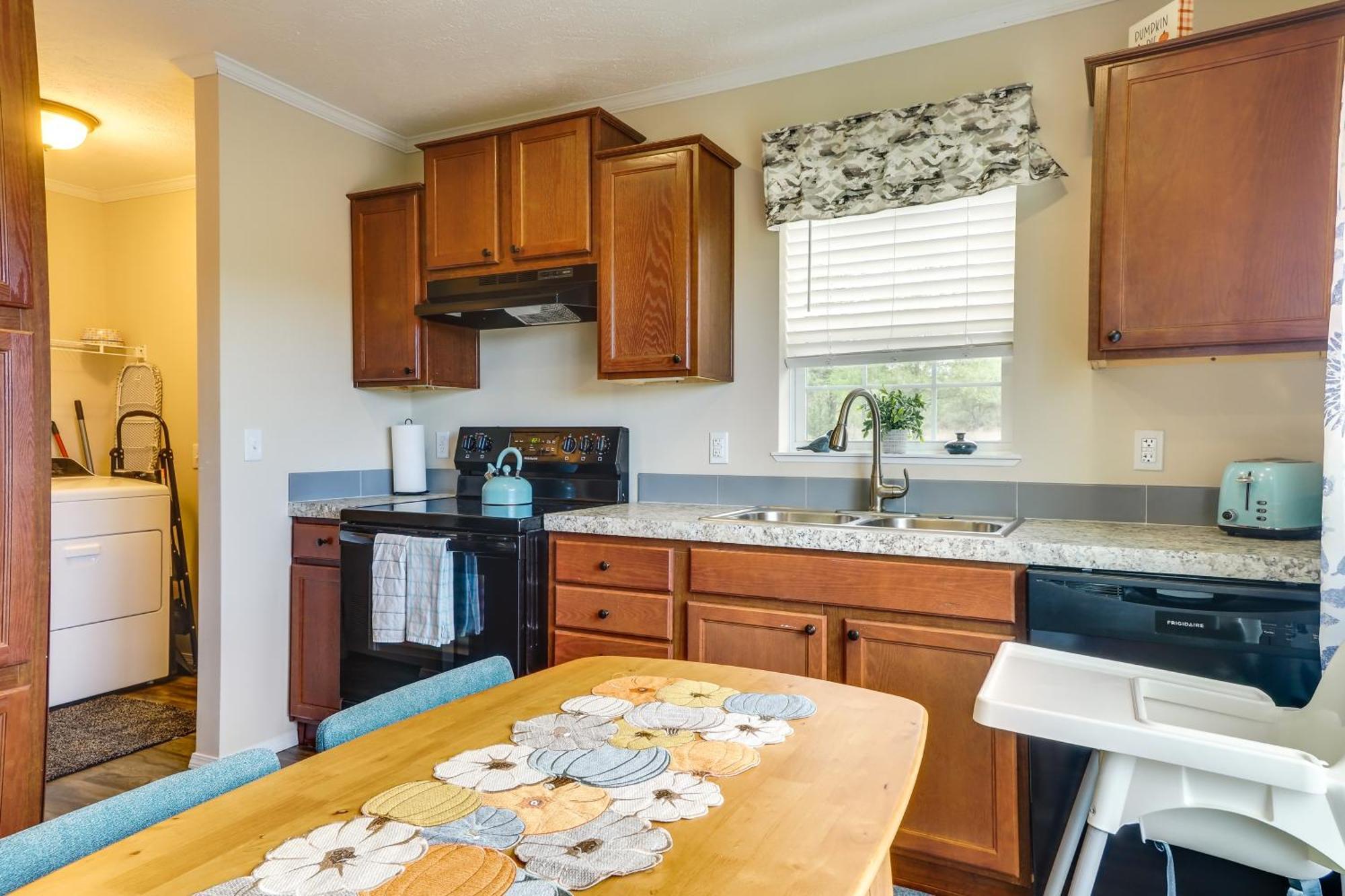 Family Home In Rapid City About 4 Mi To Torch Lake! エクステリア 写真