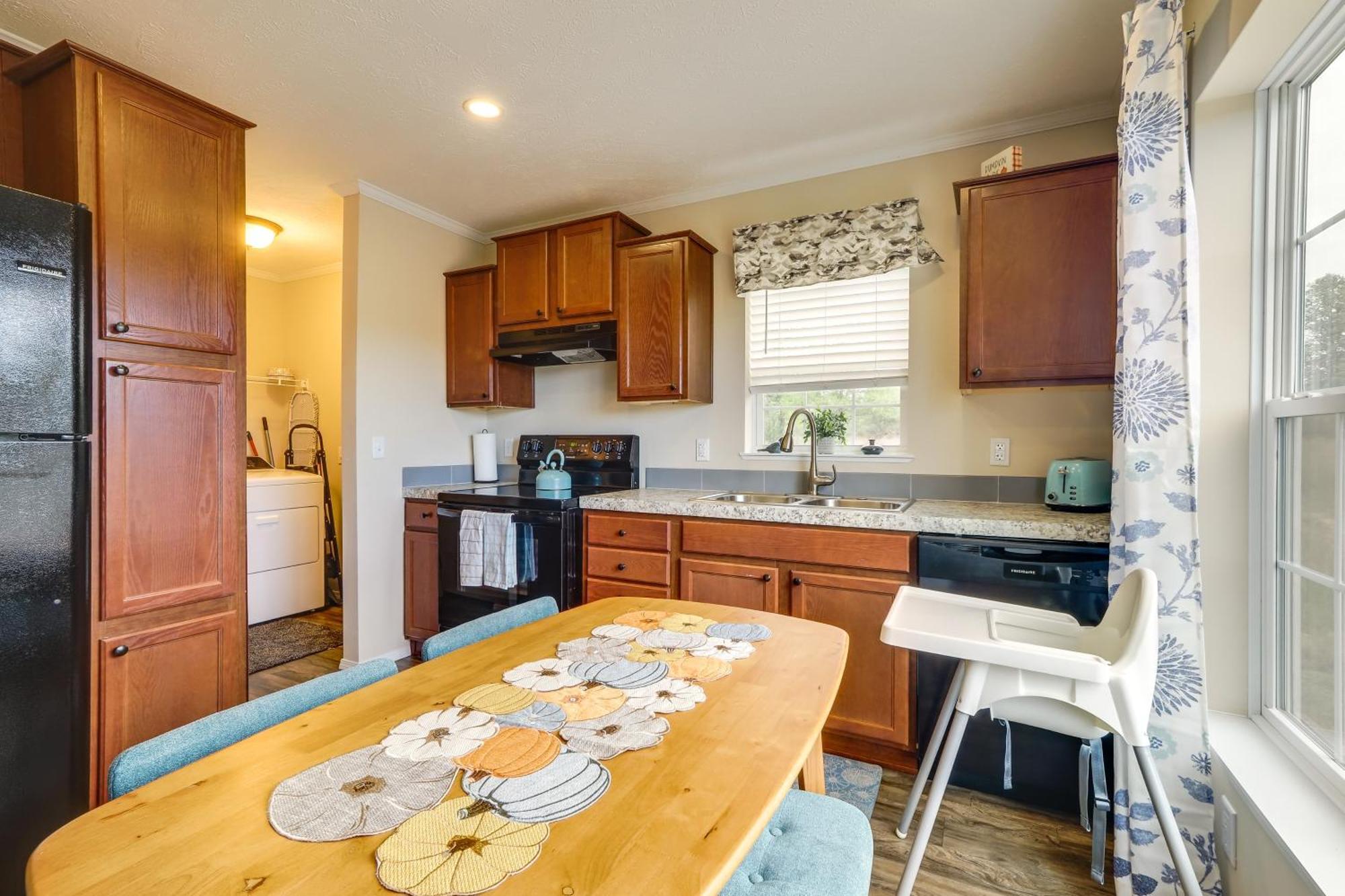 Family Home In Rapid City About 4 Mi To Torch Lake! エクステリア 写真